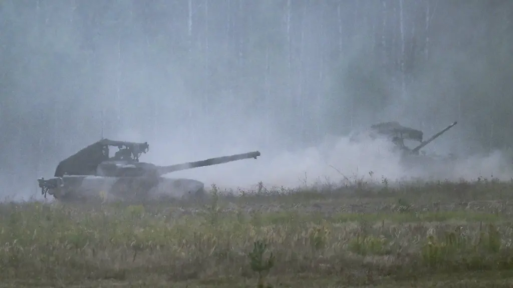 Belarus-Russia-Military-Drills-9005364-15-09-2025-Tanks-take-part-in-the-Russian-Belarusian-joint-military-drills-Zapad-2025-West-2025-at-the-Borisovsky-training-ground-in-Minsk-region-Belarus