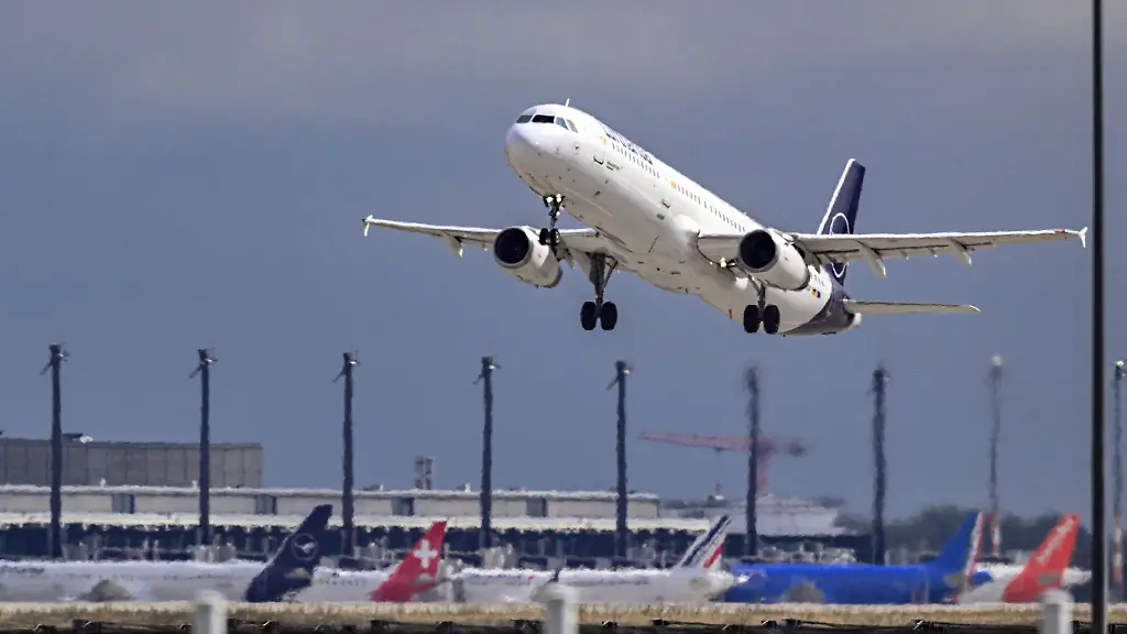 Berlins-Verkehrssenatorin-hat-eine-weitere-Start-und-Landebahn-am-Flughafen-BER-ins-Spiel-gebracht