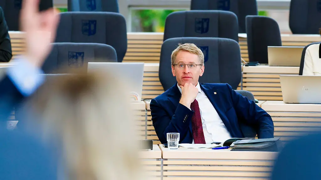 Der-oeffentliche-Dienst-muss-auf-dem-Boden-der-Verfassung-stehen-betonte-Daniel-Guenther