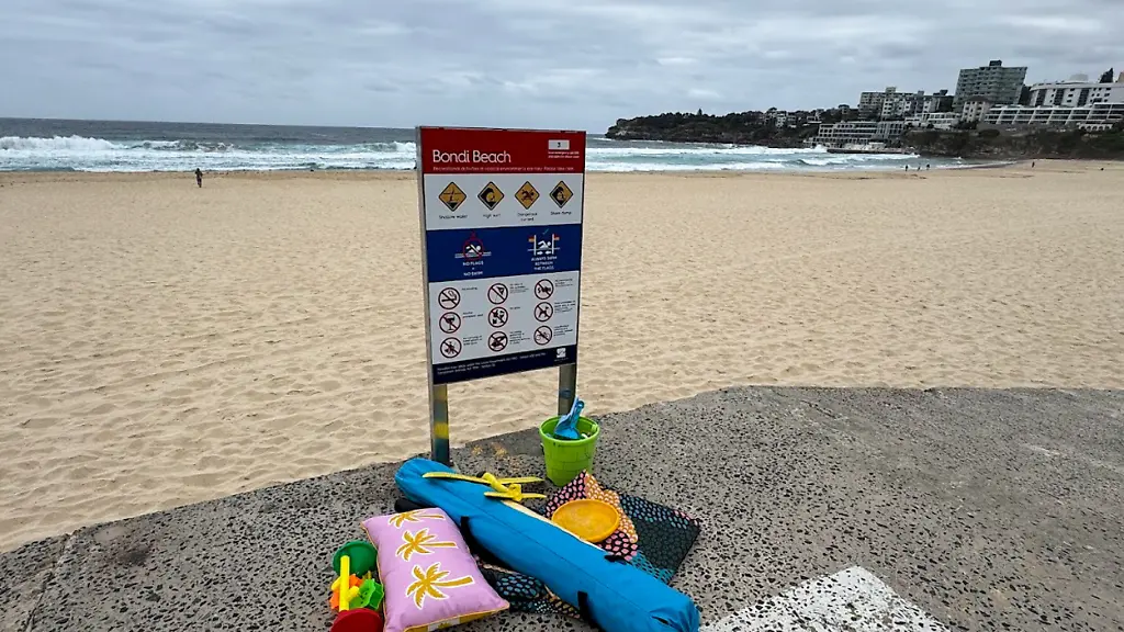 DIESES-FOTO-WIRD-VON-DER-RUSSISCHEN-STAATSAGENTUR-TASS-ZUR-VERFUeGUNG-GESTELLT-AUSTRALIA-SYDNEY-DECEMBER-16-2025-A-view-of-Sydney-s-Bondi-Beach-On-December-14-two-gunmen-attacked-a-Hanukkah-event-on-the-beach-At-least-15-people-were-killed-and-42-injured-Best-quality-available