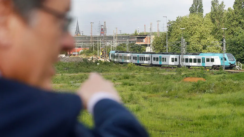 Die-Seilbahn-soll-ein-kuenftiges-Arbeitsquartier-mit-einem-Bahnhof-verbinden-Noch-ist-das-Gelaende-eine-Brachflaeche