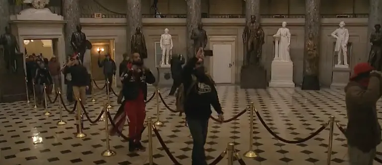 trump-anha-nger-kapitol