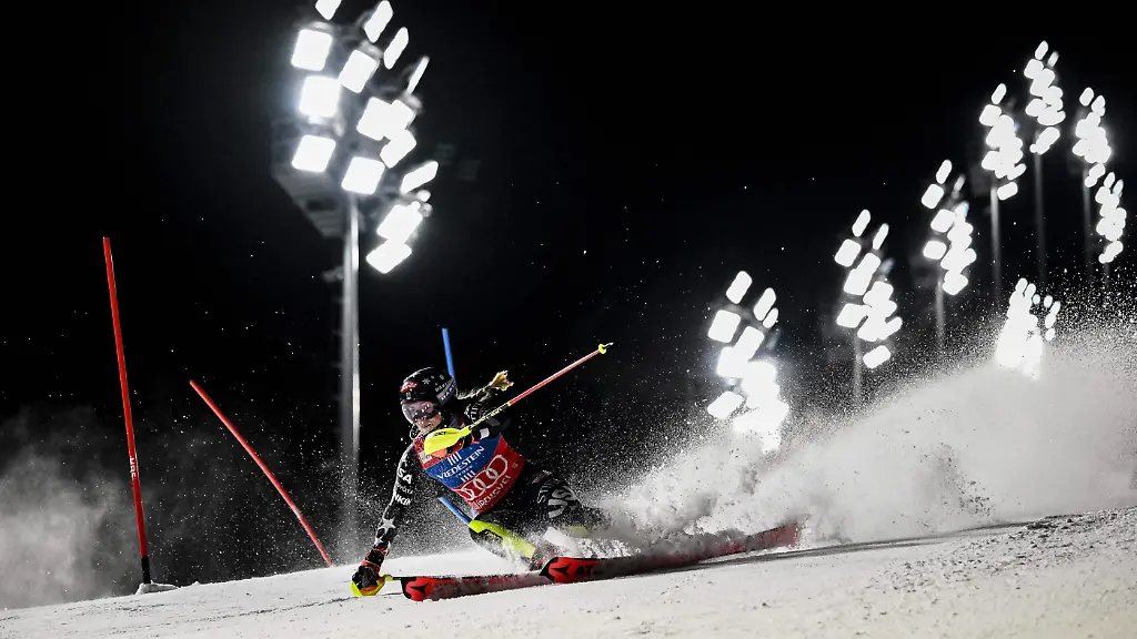 Mikaela-Shiffrin-USA-in-Aktion-im-ersten-Durchgang-beim-alpinen-Skiweltcup-Slalom-der-Damen
