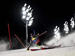 Aicher begeistert, Dürr im Pech: Slalom-Queen Shiffrin zaubert Flutlichtshow in den Schnee