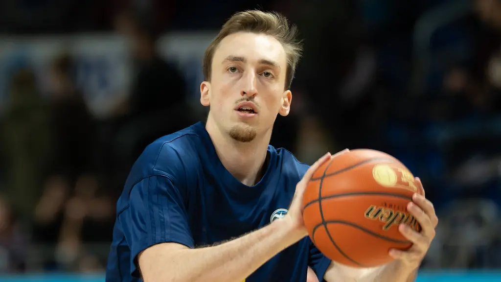 Fluegelspieler-Moses-Wood-erzielte-gegen-Sabah-17-Punkte-Archivbild