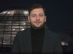 Grünen-Chef Banaszak zieht über Rentenpläne der Regierung her