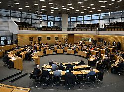 Thüringen: Haushaltsberatung: Ausgaben 300 Millionen Euro höher