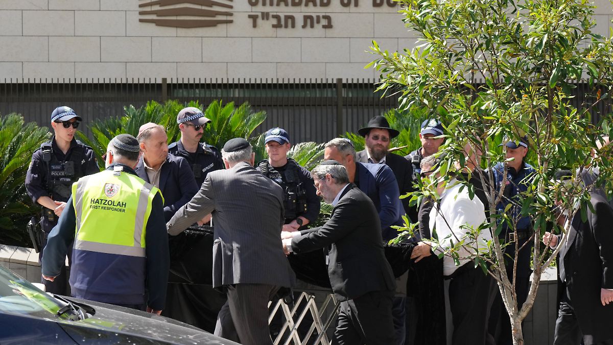 Terrorermittlungen-eingeleitet-Sydney-Attent-ter-wegen-15-fachen-Mordes-angeklagt