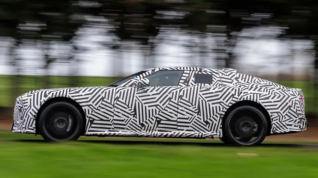 Getarnte-Raubkatze-Jaguar-will-das-Conceptcar-Type-00-in-Serie-bauen