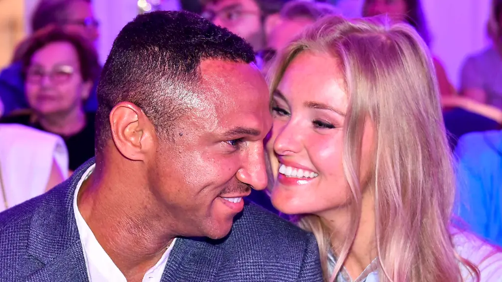 Daniel-Aminati-Patrice-Aminati-zu-Gast-auf-dem-roten-Teppich-bei-der-Ernstings-family-Fashion-Show-2023-im-Hotel-Atlantic-am-Montag-19-06