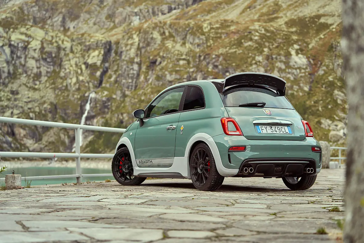 Abarth-695-70-Anniversario-13
