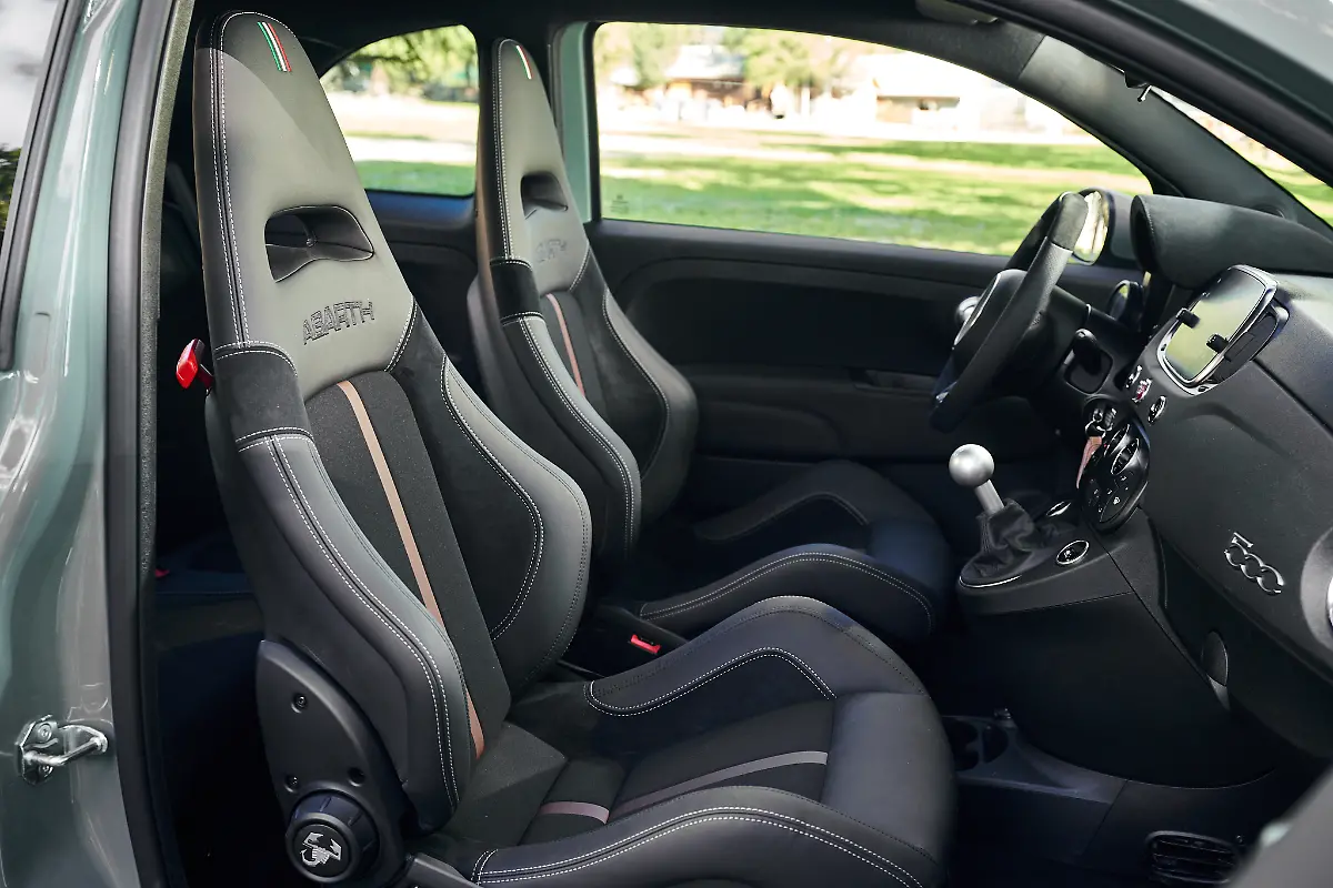 Abarth-695-70-Anniversario-23