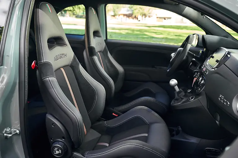 Abarth-695-70-Anniversario-23