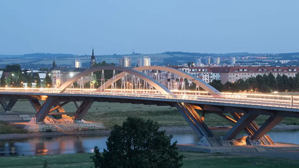 Der-Planfeststellungsbeschluss-zur-Dresdner-Waldschloesschenbruecke-hat-Bestand