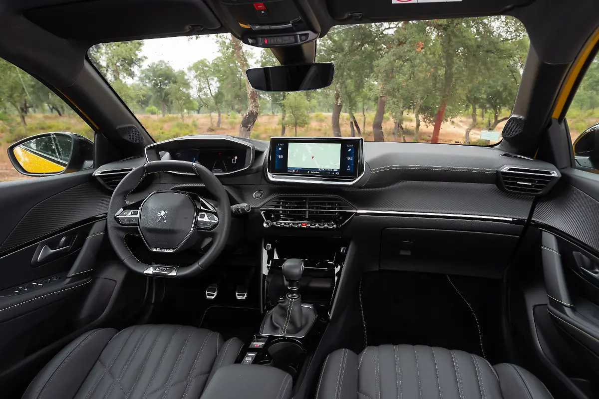 PEUGEOT-208-TESTDRIVE-0919TC-151