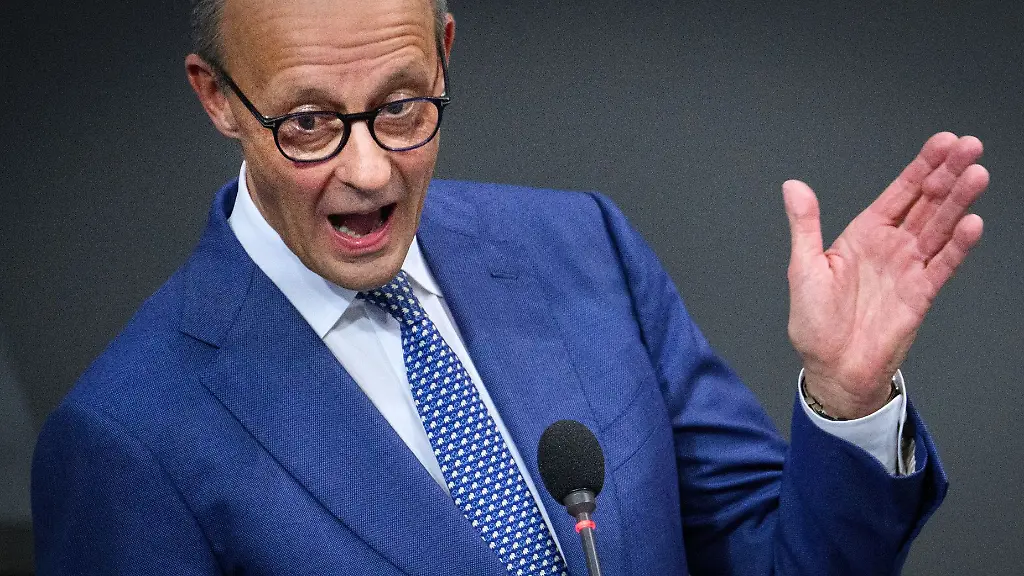 Wir-duerfen-nicht-dabei-zusehen-wie-die-Welt-neu-geordnet-wird-sagte-Kanzler-Merz-im-Bundestag