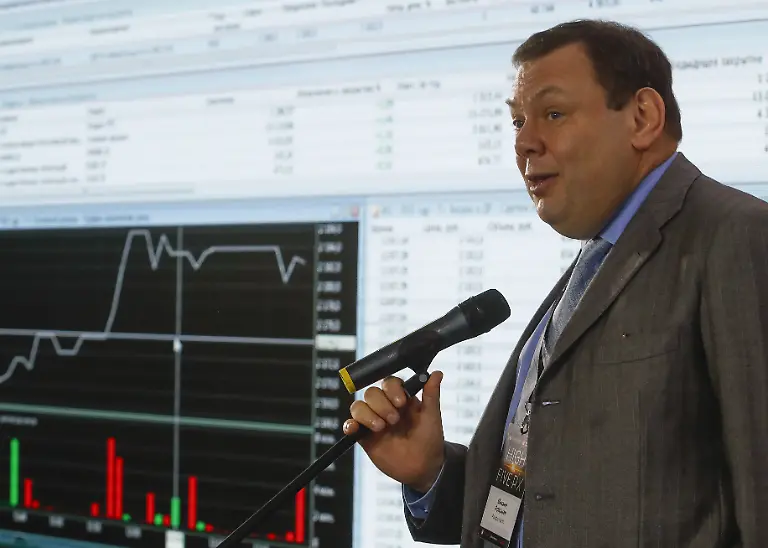 Mikhail-Fridman-Chairman-of-Supervisory-Board-of-Alfa-Group-Consortium-and-Member-of-Supervisory-Board-of-Х5-Retail-Group-delivers-a-speech-during-a-ceremony-as-Х5-Retail-Group-starts-trading-on-Moscow-Exchange-in-the-city-of-Moscow-Russia-February-1-2018