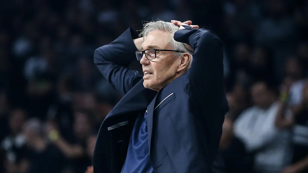 BELGRADE-SERBIA-DECEMBER-4-Head-Coach-of-Bayern-Munich-Gordon-Herbert-is-seen-during-EuroLeague-basketball-match-between-between-Partizan-Mozzart-Bet-Belgrade-and-Bayern-Munich-at-the-Beogradska-Arena-in-Belgrade-Serbia-on-December-4-2025