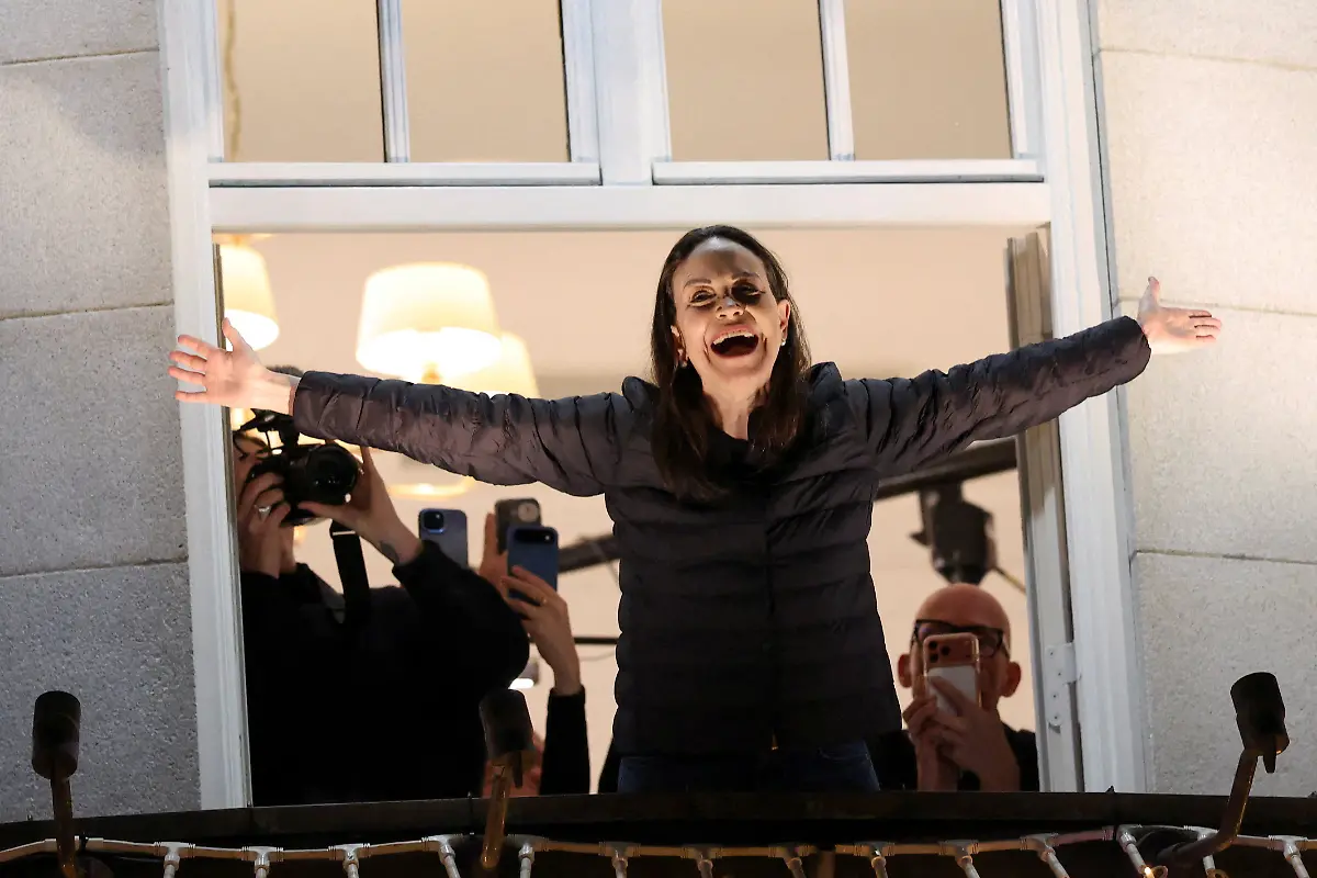 Nobel-Peace-Prize-laureate-Maria-Corina-Machado-reacts-from-a-balcony-of-the-Grand-Hotel-after-her-daughter-Ana-Corina-Sosa-Machado-accepted-the-award-on-her-behalf-in-Oslo-Norway-December-11