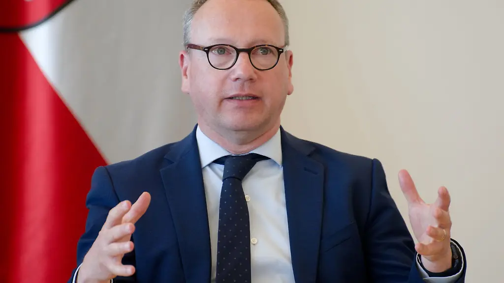 NRW-Justizminister-Benjamin-Limbach-will-auch-juristisch-schlagkraeftig-und-konzentriert-gegen-Umweltsuender-vorgehen