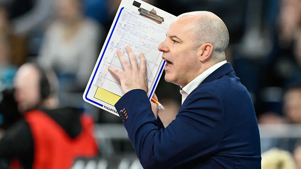 Fuer-die-BR-Volleys-und-ihren-Trainer-Banks-steht-ein-wichtiges-Lokalduell-an