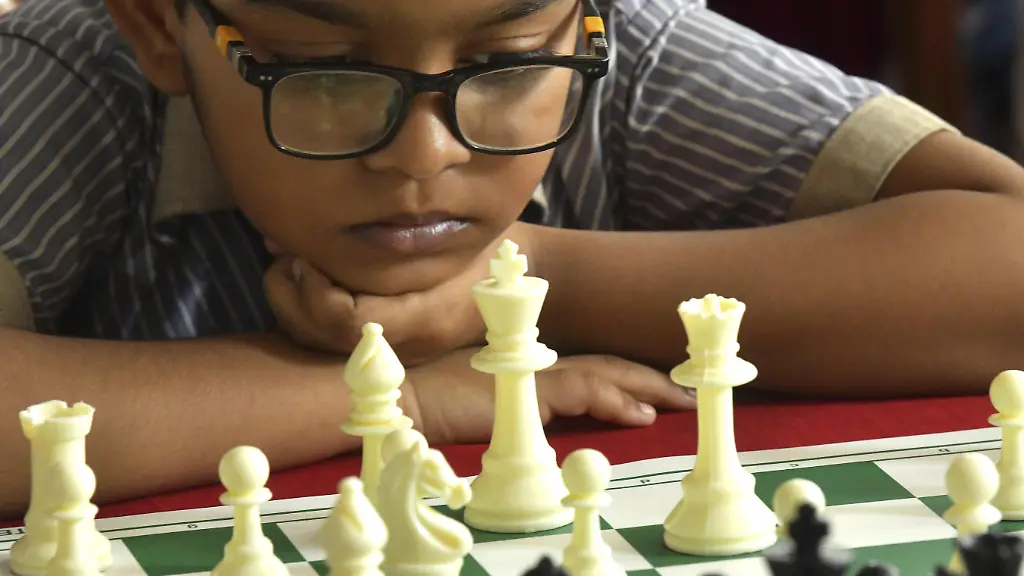 Agartala-Tripura-Indien-27-07-2025-Waehrend-der-Tripura-Inter-School-U17-Open-Selection-Fide-Rating-Teamschachmeisterschaft-im-NSRCC-Netaji-Subhas-Regional-Coaching-Centre-in-Agartala-werden-Schulkinder-beim-Schach-gesehen