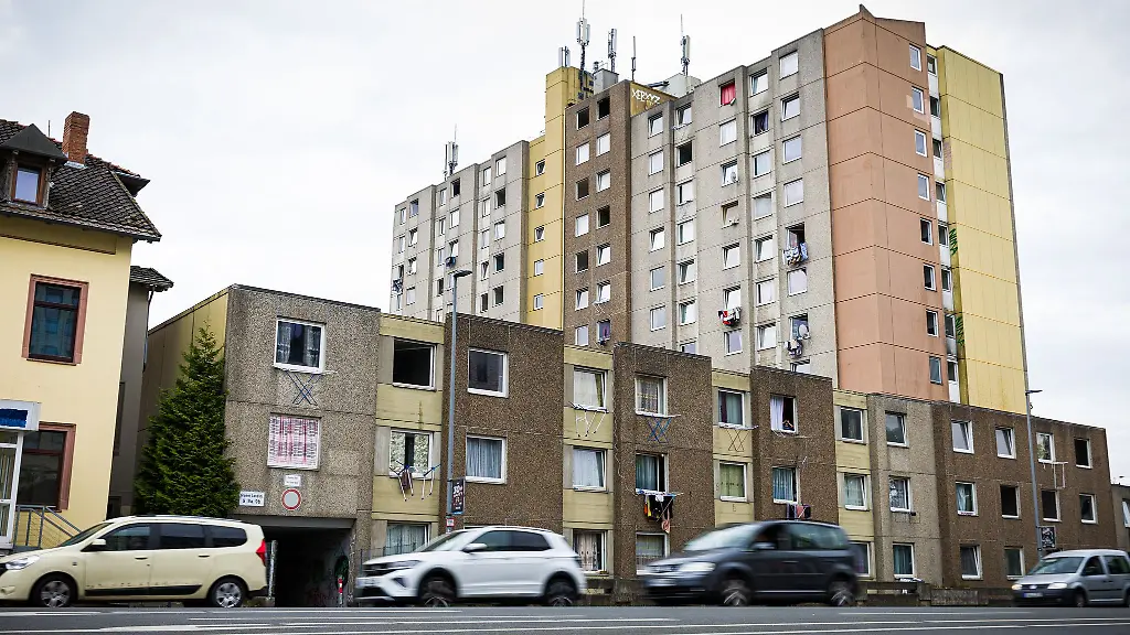Das-Hochhaus-in-Bahnhofsnaehe-sorgt-immer-wieder-fuer-negative-Schlagzeilen