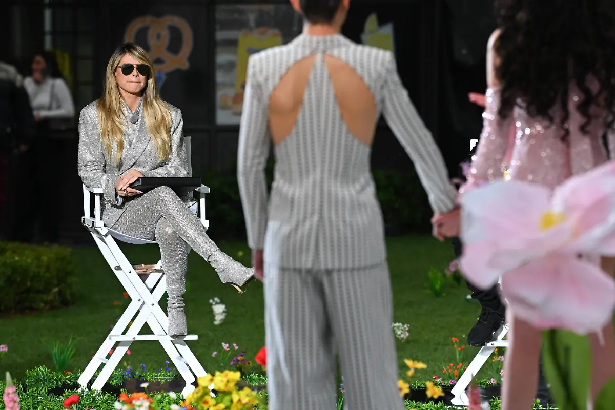 Heidi-Klum-is-seen-on-the-set-of-Germany-s-Next-Topmodel-in-Los-Angeles-Featuring-Heidi-Klum-Where-Los-Angeles-California-United-States-When-14-Mar-2025-Credit-BauerGriffin-INSTARimages-EDITORIAL-USE-ONLY-NOT-FOR-USE-BY-NEWSPAPERS-BASED-IN-THE-UK