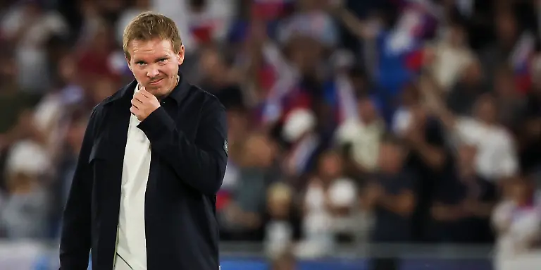 Fussball-WM-Qualifikation-Europa-Slowakei-Deutschland-Gruppenphase-Gruppe-A-1-Spieltag-Narodny-Futbalovy-Stadion-Bundestrainer-Julian-Nagelsmann-Deutschland-nach-dem-Spiel-auf-dem-Platz