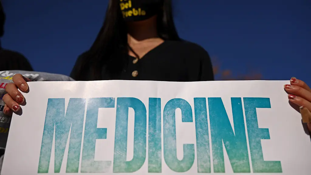 2020-11-10T154041Z-839133378-RC2F0K9GZ73G-RTRMADP-3-USA-COURT-OBAMACARE