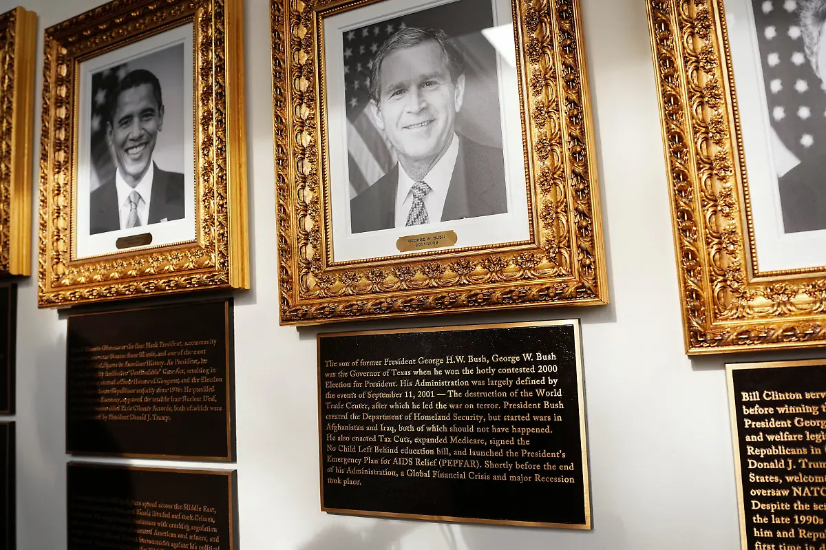 Portraits-of-former-U-S-President-George-W-Bush-and-former-U-S-President-Barack-Obama-at-the-Presidential-Walk-of-Fame-at-the-White-House-in-Washington-D-C-U-S-December-17-2025