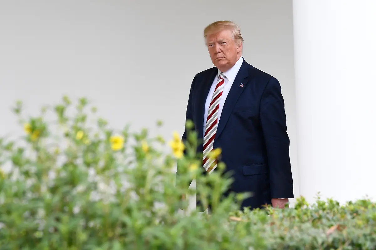 President-Donald-Trump-walks-with-Romanian-President-Klaus-Iohannis-hidden-along-the-Colonnade-of-the-White-House-in-Washington-Tuesday-Aug-20-2019
