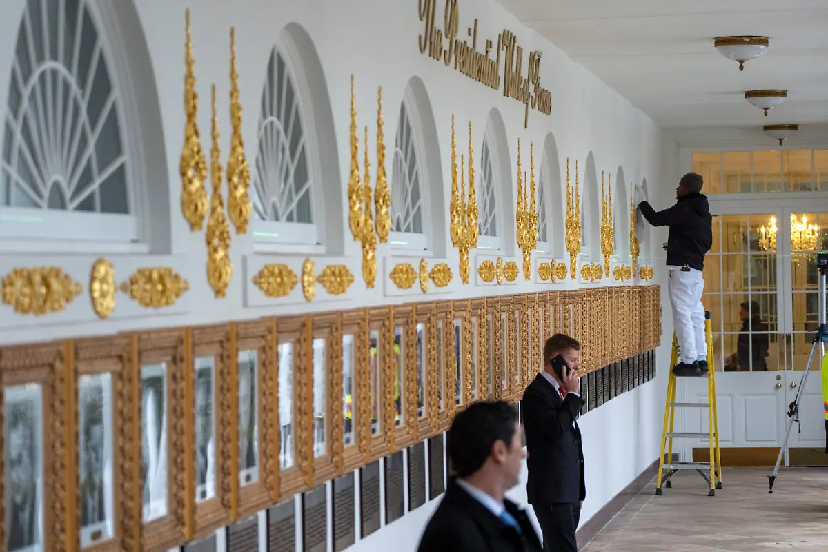 Work-continues-as-new-plaques-of-explanatory-text-have-been-placed-underneath-presidential-portraits-on-the-Colonnade-at-the-White-House-Wednesday-Dec-17-2025-in-Washington