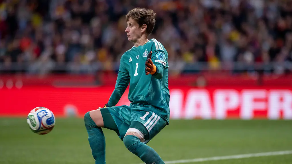 December-3-2025-Madrid-Madrid-Spain-ANN-KATRIN-BERGER-of-German-Selection-in-action-during-the-second-leg-of-the-2025-UEFA-Women-s-Nations-League-final-between-the-Spanish-national-team-and-the-German-national-team-held-at-the-Riad-Air-Metropolitano-on-December-2-2025-in-Madrid-Spain