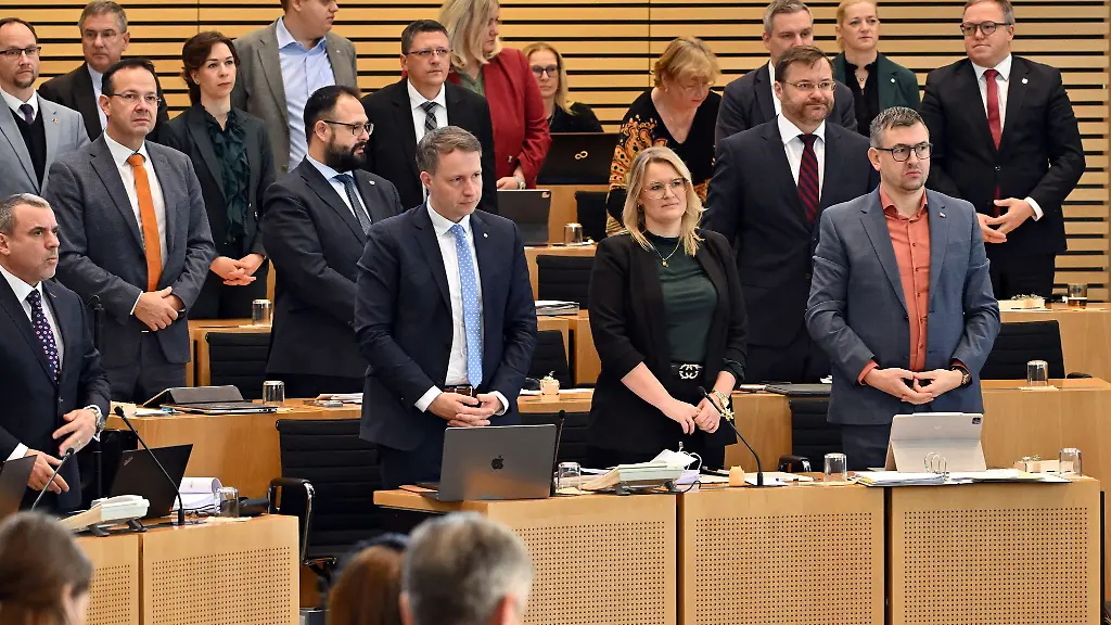 Der-Thueringer-Landtag-beschliesst-einen-Doppelhaushalt-mit-Rekordausgaben-und-hoher-Neuverschuldung