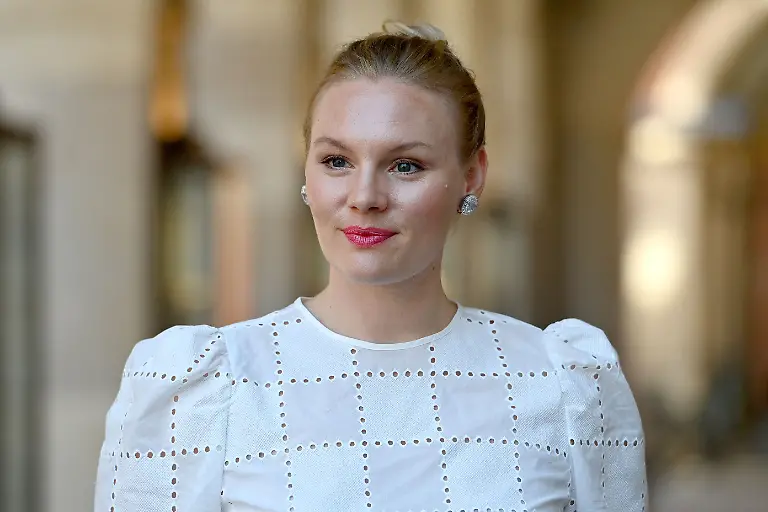 Rosalie-THOMASS-Schauspielerin-Einzelbild-angeschnittenes-Einzelmotiv-Portraet-Portrait-Portr-t-ZDF-Empfang-Get-Totgether-Orange-Hour-in-H-ugo-s-Bar-anlaesslich-Filmfest-Muenchen-am-01-07-2025
