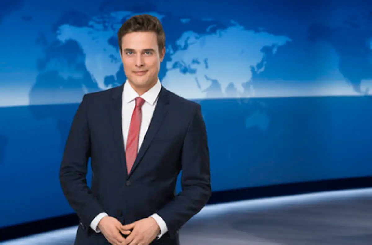 HANDOUT-Constantin-Schreiber-steht-im-Studio-der-ARD-Tagesschau-Schreiber-hoert-als-Tagesschau-Sprecher-auf
