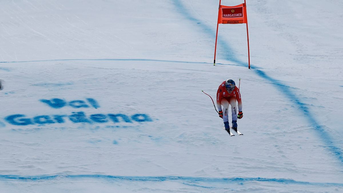 Verh-ngnisvolle-Kamelbuckel-Sturz-berschattet-Nebel-Show-von-Ski-Gigant-Odermatt