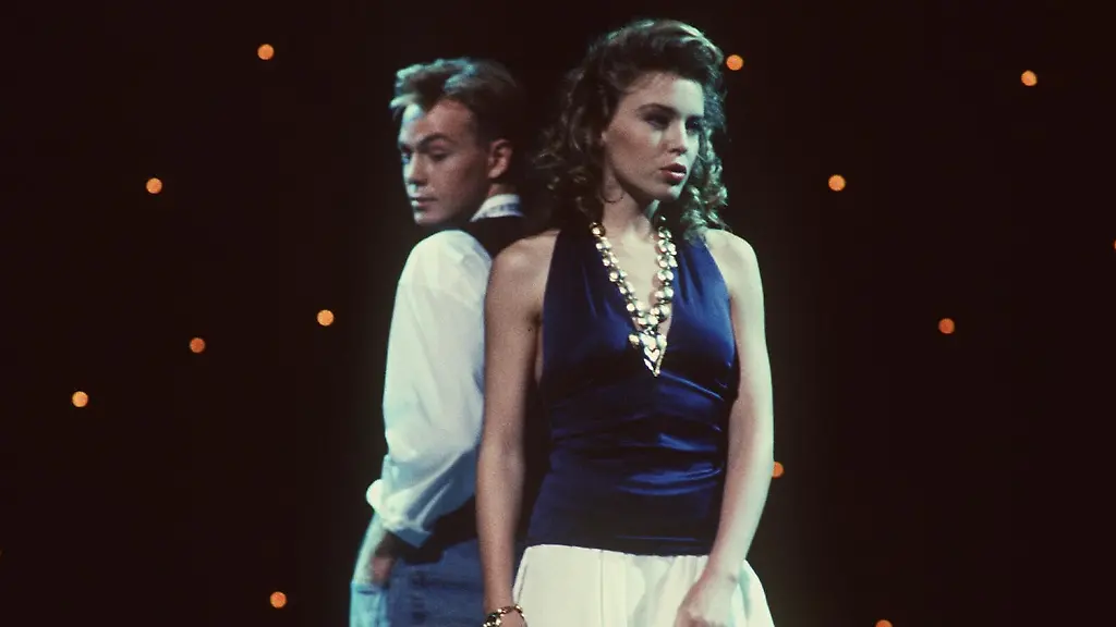 Left-JASON-DONOVAN-Australian-Actor-and-Singer-with-Right-KYLIE-MINOGUE-Australian-Actress-and-Singer-On-stage-at-the-Children-s-Royal-Variety-Performance-Universal-Pictorial-Press-Photo-CGL-287893-14-04