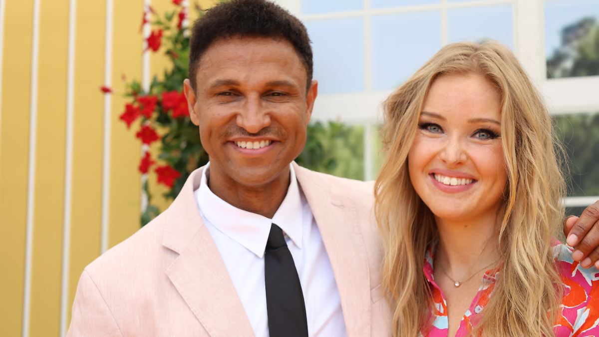 VIP-VIP-Hurra-Die-Aminatis-zerlegt-vom-Sofa-aus