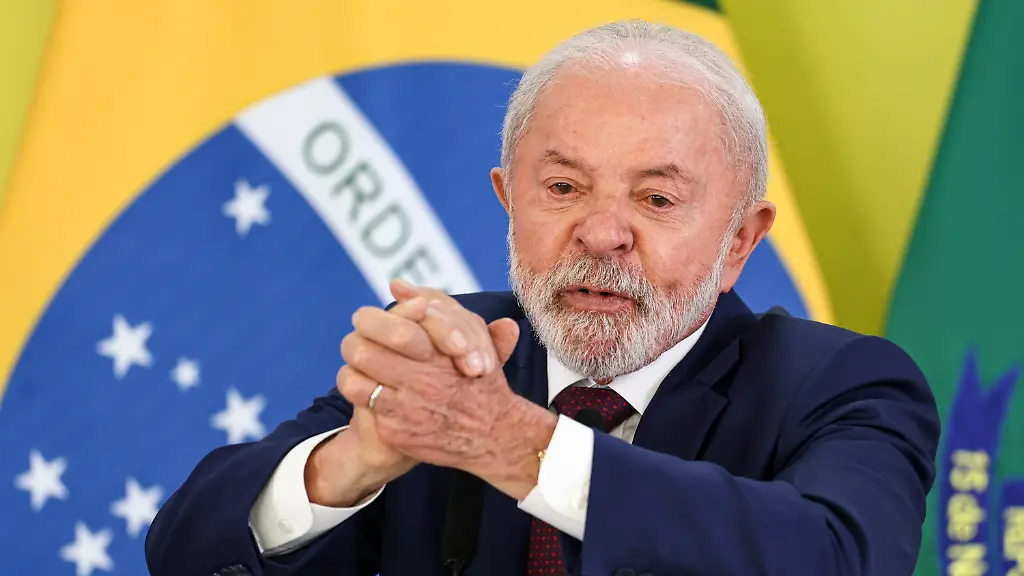 Luiz-Inacio-Lula-da-Silva-Praesident-von-Brasilien-beantwortet-Fragen-von-Journalisten-im-Planalto-Palast-Trump-ist-mein-Freund-geworden-Ein-bisschen-Smalltalk-Zwei-Maenner-im-Alter-von-80-Jahren-haben-keinen-Grund-zu-streiten-sagte-der-brasilianische-Politiker-im-Rahmen-seiner-Bemuehungen-die-Spannungen-zwischen-USA-und-Venezuela-abzubauen