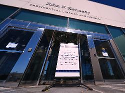 Enkel will Protest einlegen: Kennedy Center in Washington heißt künftig "Trump-Kennedy Center"