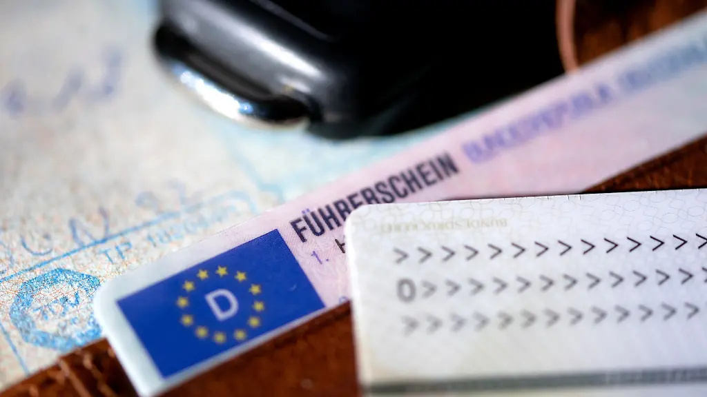 Ab-2033-soll-es-in-Deutschland-nur-noch-den-Fuehrerschein-im-Scheckkartenformat-geben