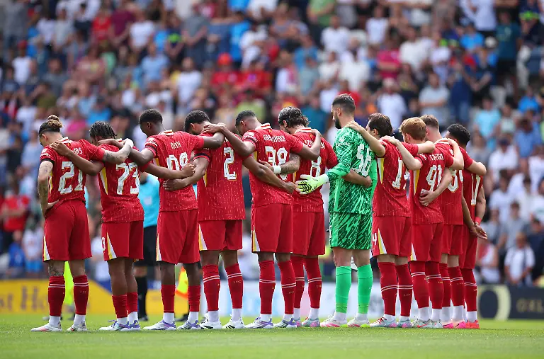 Soccer-Football-Pre-Season-Friendly-Preston-North-End-v-Liverpool-Deepdale-Preston-Britain-July-13-2025-Liverpool-players-during-a-minute-s-silence-in-memory-of-Liverpool-s-Diogo-Jota-before-the-match-Action-Images-via-Reuters-Ed-Sykes-TPX-IMAGES-OF-THE-DAY