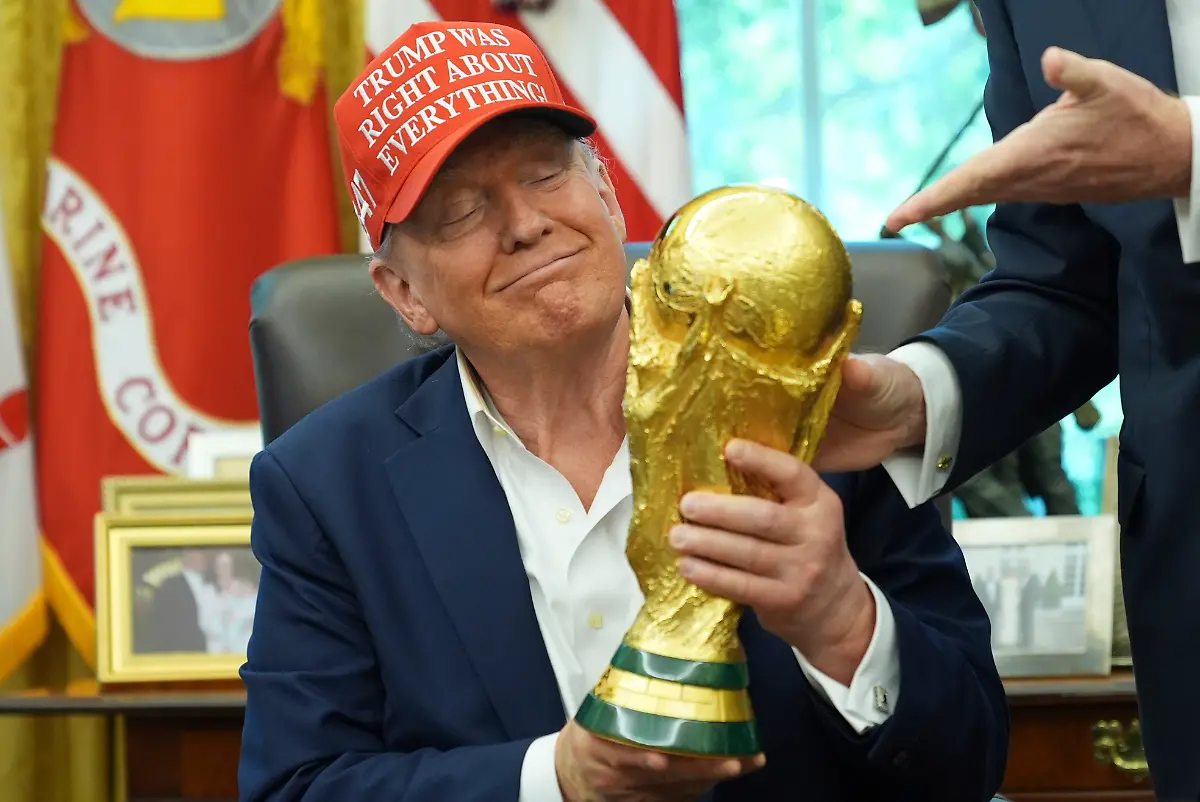 President-Donald-Trump-holds-the-FIFA-World-Cup-Winners-Trophy-during-an-announcement-in-the-Oval-Office-of-the-White-House-Friday-Aug-22-2025-in-Washington