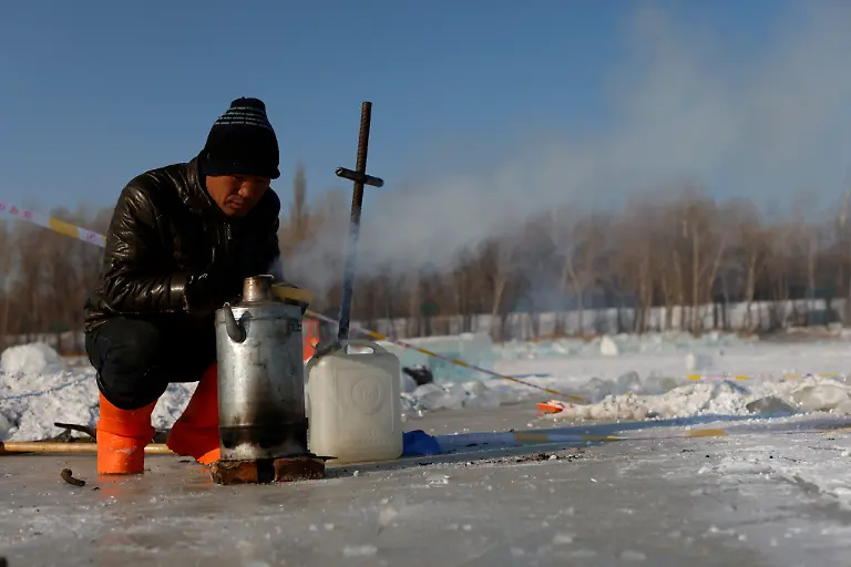 2020-12-22T224743Z-1229699178-RC2MSK90HZ5X-RTRMADP-3-CHINA-ICEFESTIVAL