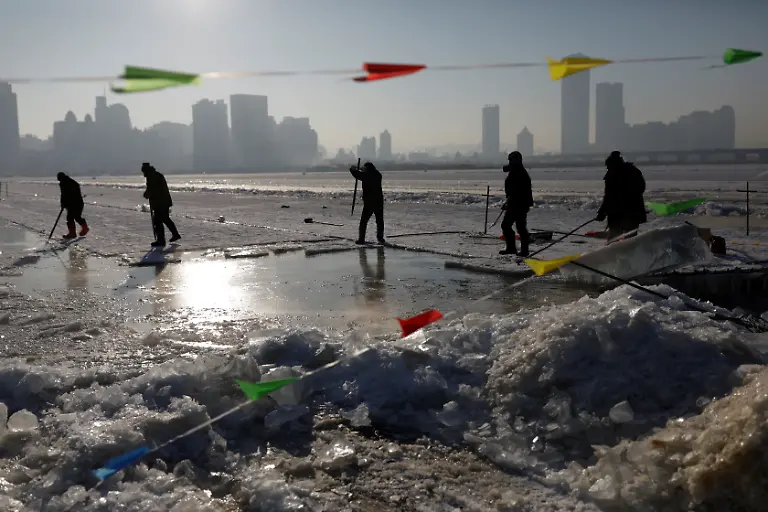 2020-12-22T224736Z-1527197576-RC2MSK9Z5Q55-RTRMADP-3-CHINA-ICEFESTIVAL