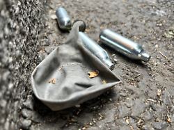 Über Luftballons eingeatmet: Lachgas-Verbot für Kinder und Jugendliche abgesegnet