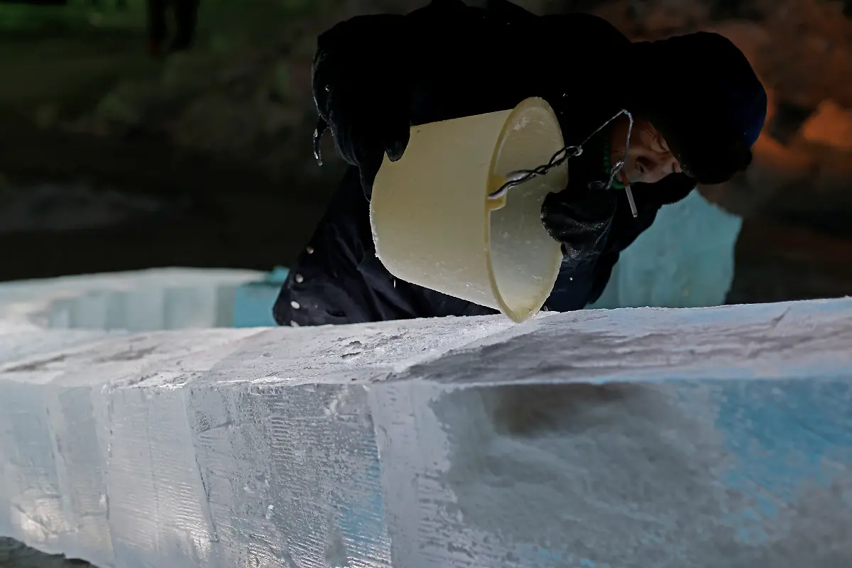 2020-12-22T224910Z-417404697-RC2MSK9W4LRO-RTRMADP-3-CHINA-ICEFESTIVAL