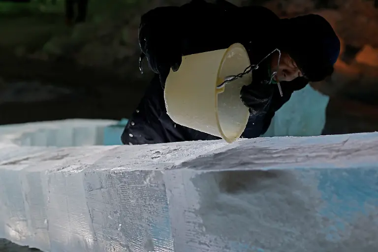 2020-12-22T224910Z-417404697-RC2MSK9W4LRO-RTRMADP-3-CHINA-ICEFESTIVAL